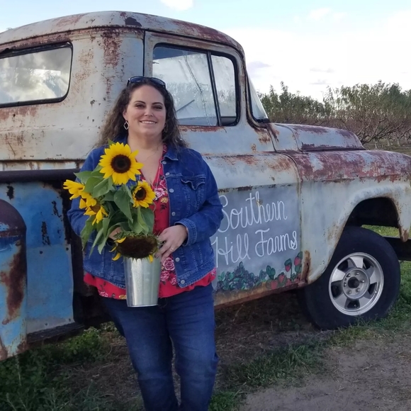 Meet your Posher, Dawn - Picture 3 of 3